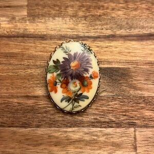 VINTAGE unsigned  porcelain floral cameo brooch